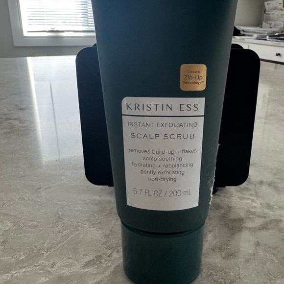 Kristin Ess Instant Exfoliating Scalp Scrub  Removes Build-up  6.7 Oz/ 200ML - Picture 4 of 7